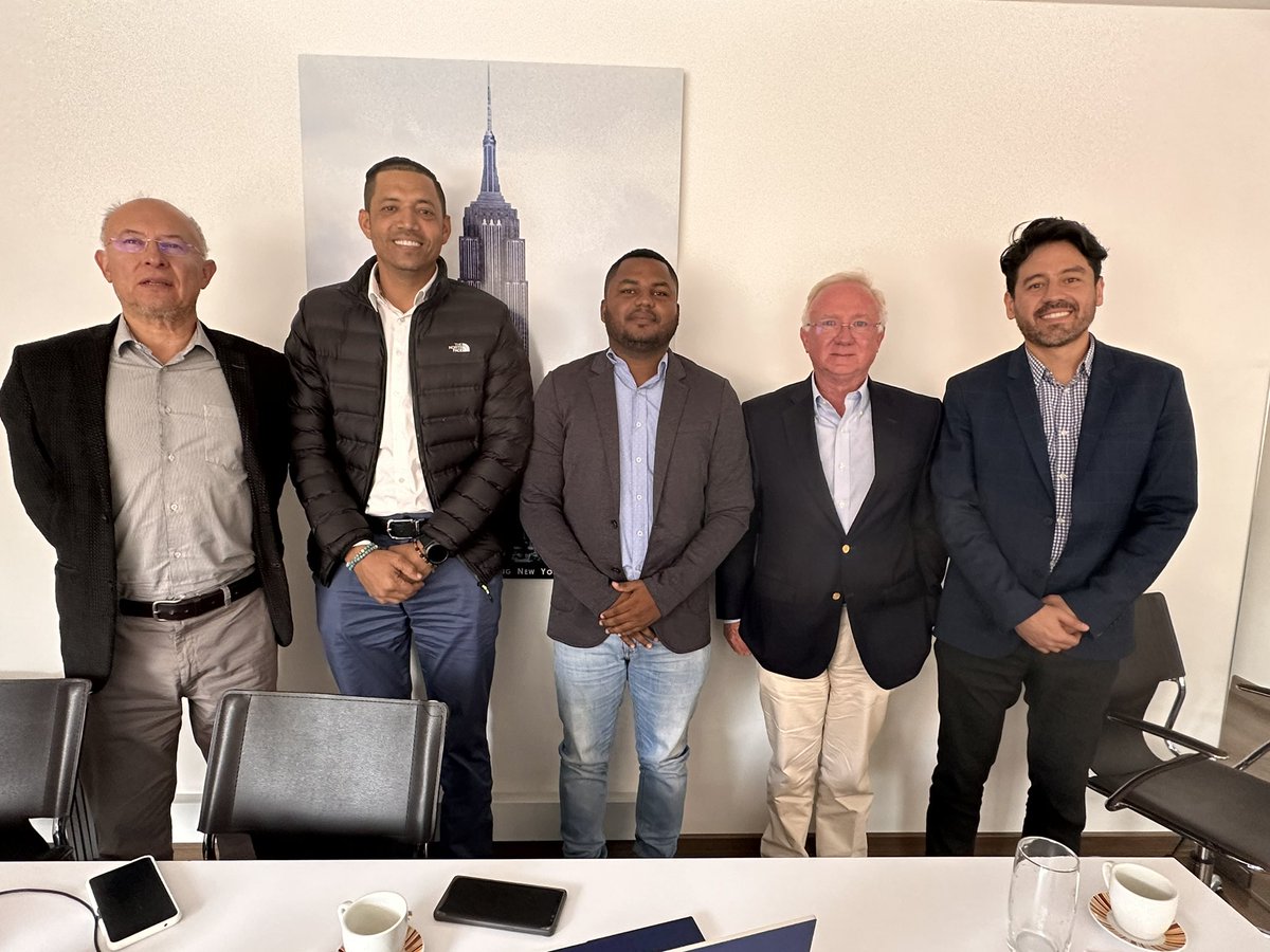 Estamos explorando desde la capital nuestro futuro como territorio TURBO ESPERANZA DE VIDA !!! <a href="/Edinson074/">Edinson Carrillo</a>     sociedad colombiana de arquitectura gracias por el apoyo y respaldo #alejandrovilla #carloscastro #donjulio #juliiogarrido