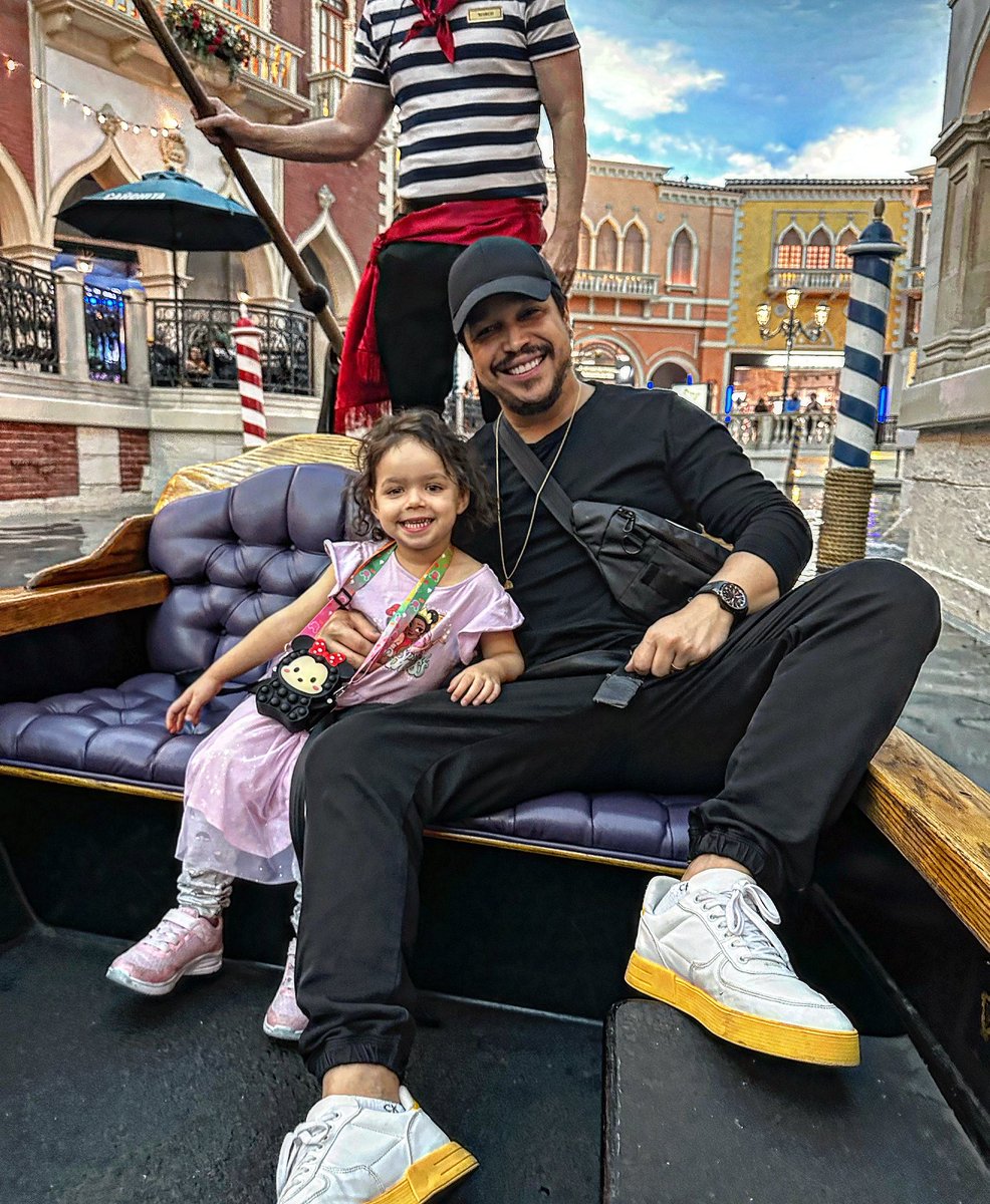 FelipeMojave's tweet photo. My little partner 💓🌸🌷
#paiefilha #filhaepai #venetian #venezia #girldad https://t.co/KCFBHWnASV