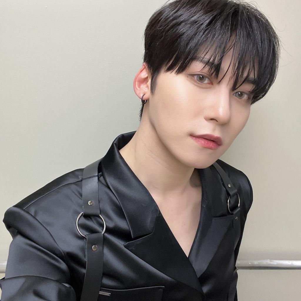 tomoon_forever1's tweet photo. Oneus tour in SAUDI ARABIA please 🇸🇦
#OneusTourInKSA
#جولة_ونأس_في_السعودية
#ONEUS https://t.co/UqaiHbG4dk