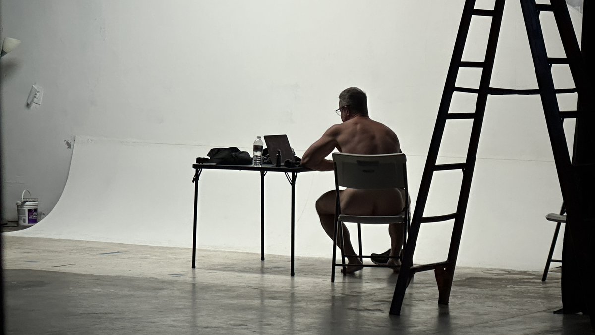 SpayseStudios's tweet photo. No matter what type of virtual interview you have...we got you covered at @SpayseStudios! #virtualinterview #nakedman https://t.co/7srrgJLaSQ
