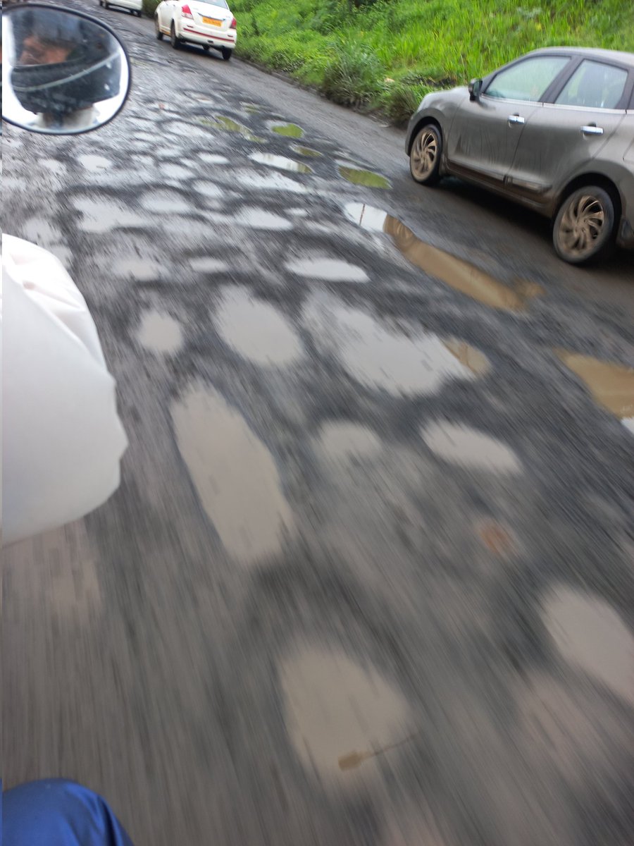 NilanjanCS's tweet photo. #MSRDC thanks for making this amazing road on the service lane in wakad chowk depicting the chandrayan rover's drive on the lunar surface .. 
Vishwaguru India 🙂🙂
@msrtcofficial
@DrSEShinde
@NHAI_Official @nitin_gadkari ik it doesnt come under your jurisdiction but still https://t.co/sMvue3DyyT