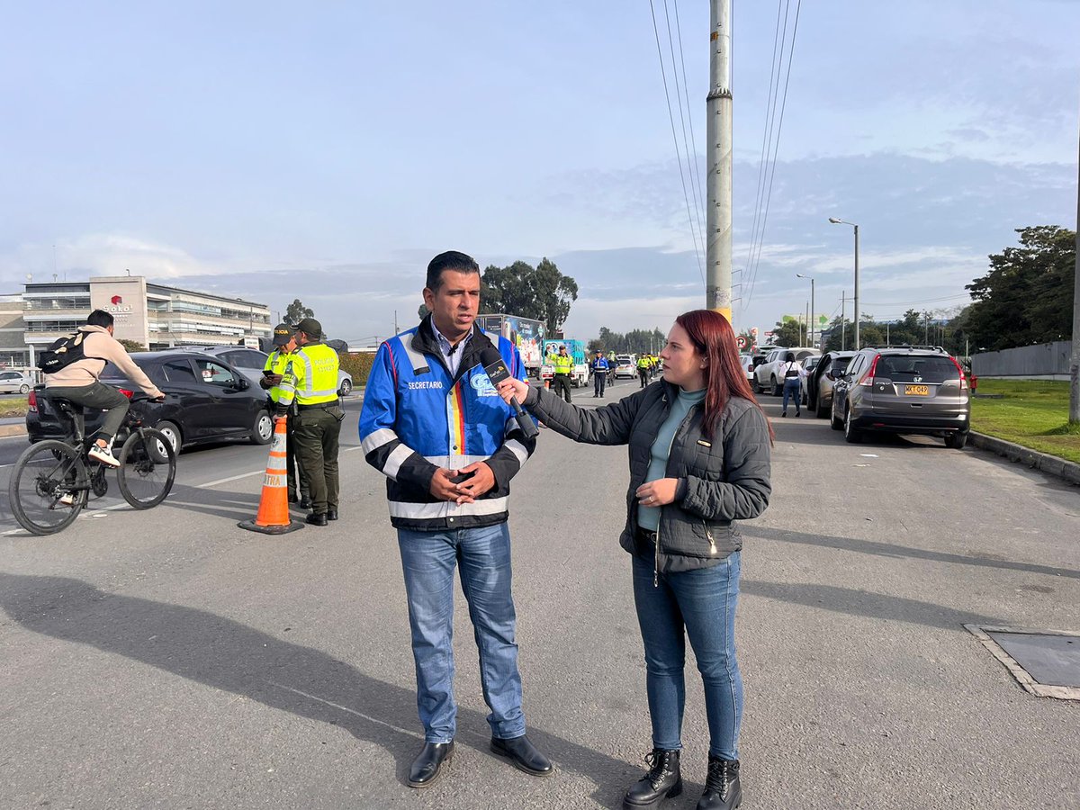 MovilidadCundi's tweet photo. A esta hora desde el #ColiseoLive hablando sobre los operativos que se llevarán acabo, el día viernes 28 de julio para el mejoramiento de la movilidad @jorgemovilidad https://t.co/wEawq4DCxH