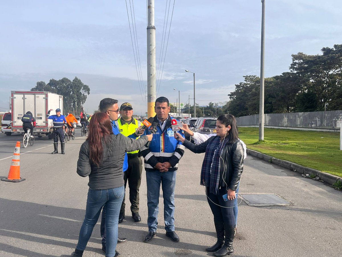 MovilidadCundi's tweet photo. A esta hora desde el #ColiseoLive hablando sobre los operativos que se llevarán acabo, el día viernes 28 de julio para el mejoramiento de la movilidad @jorgemovilidad https://t.co/wEawq4DCxH