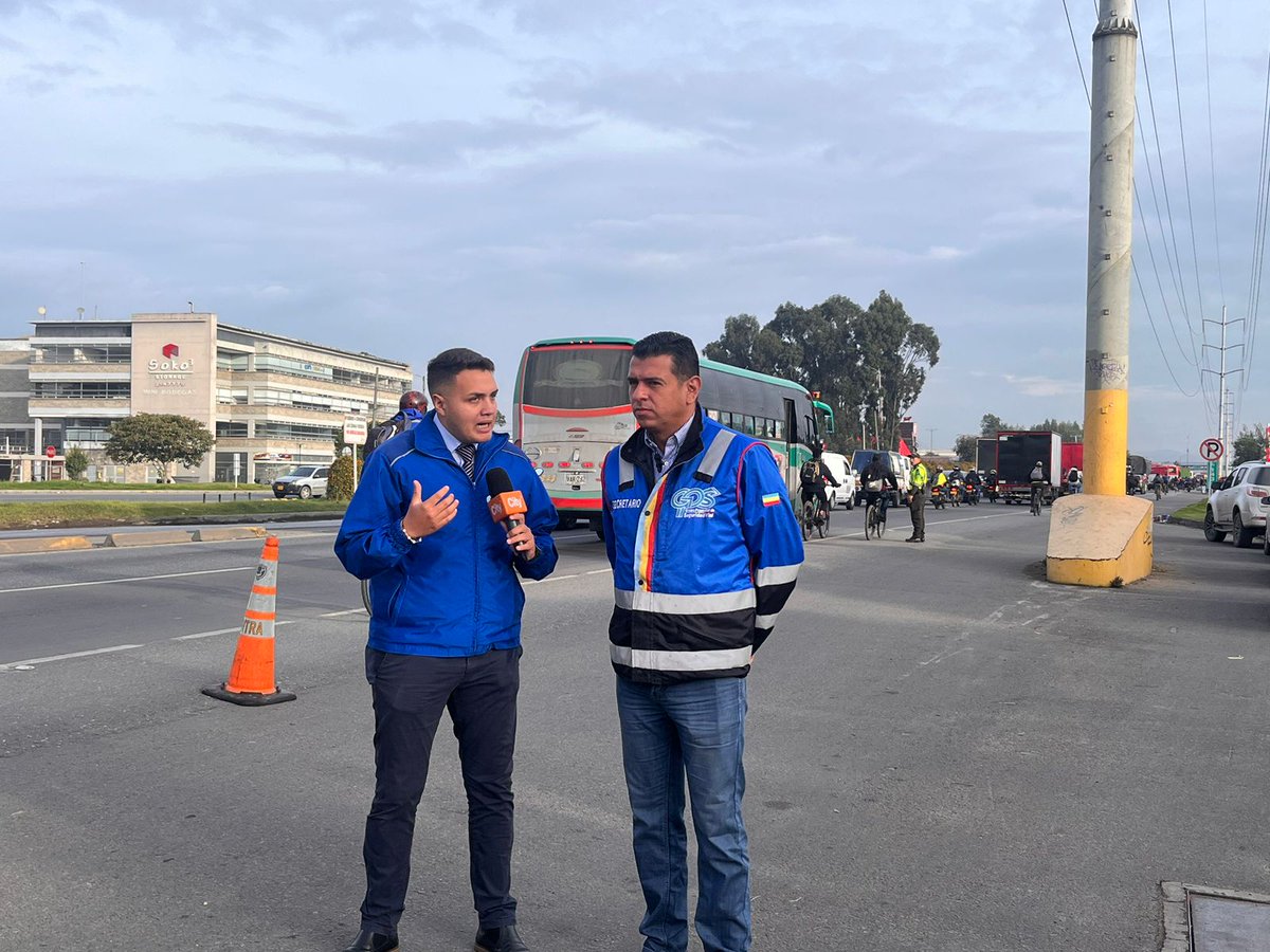 MovilidadCundi's tweet photo. A esta hora desde el #ColiseoLive hablando sobre los operativos que se llevarán acabo, el día viernes 28 de julio para el mejoramiento de la movilidad @jorgemovilidad https://t.co/wEawq4DCxH