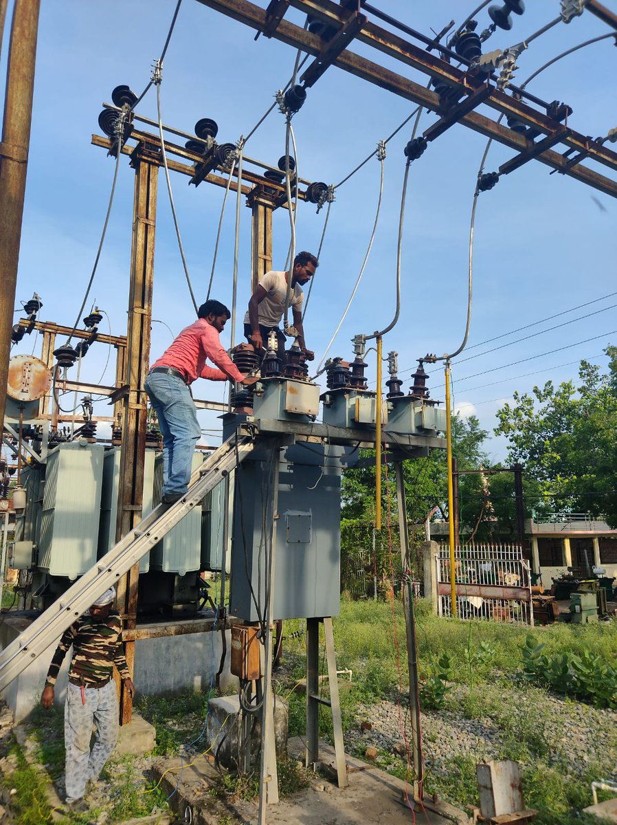 मध्य प्रदेश पूर्व क्षेत्र विद्युत वितरण कंपनी लिमिटेड द्वारा #रीवा शहर संभाग अंतर्गत सब स्टेशन नेहरू नगर में मेंटेनेंस कार्य जारी 
#rewa #मध्यप्रदेश #madhyapradesh