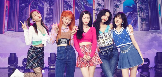 AboutMusicYT's tweet photo. 2 years ago today, Red Velvet released 'Queendom'. https://t.co/4UomIqOkmA