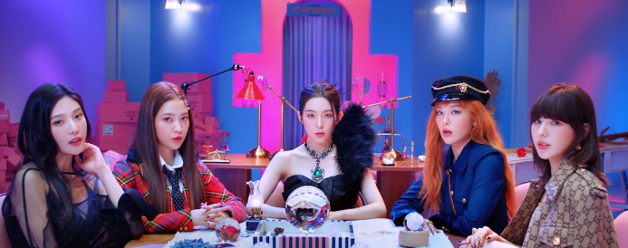 AboutMusicYT's tweet photo. 2 years ago today, Red Velvet released 'Queendom'. https://t.co/4UomIqOkmA