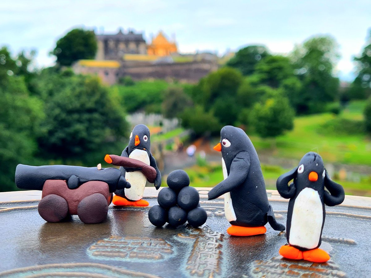 Today we visited Stirling Castle, and we got to playing around with a cannon (not a real one though!). 

#glasgow #stirling #stirlingcastle #glasgowpenguins #thepenguinsinthewall #streetart #scottishstreetart @stirlingcastle