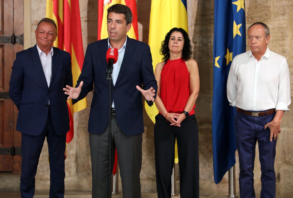 En la 1ª reunión de Dialogo Social con el actual president la <a href="/generalitat/">Generalitat</a> , @CarlosMazon40 .
 🗣️ @ismasava    “Es importante dar voz a las organizaciones con representatividad para trabajar por mejores oportunidades  y un futuro mejor"
cutt.ly/nwaUqMte