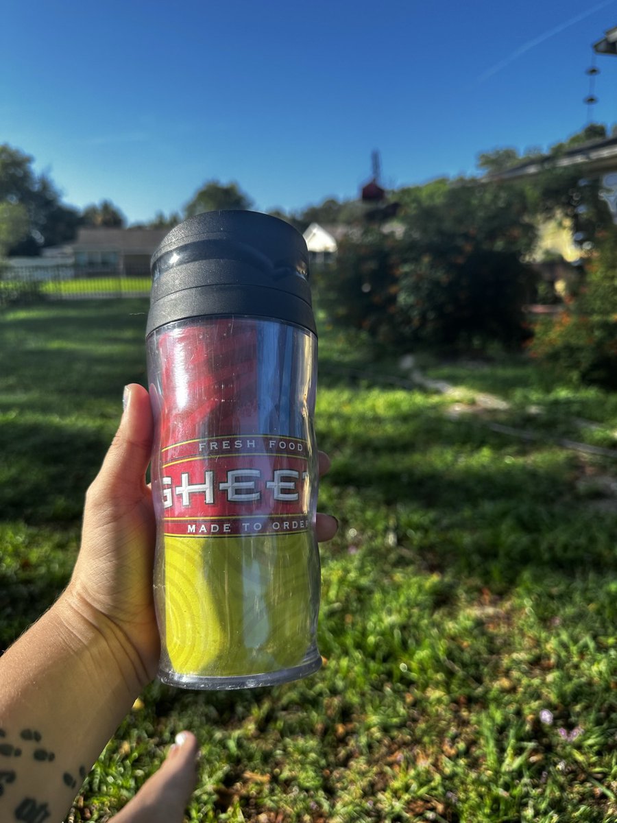 DrunaRawr's tweet photo. This is me manifesting @sheetz to Florida. 
#ComeOn #JustOne #IbegThee https://t.co/HJdZlcGOAN