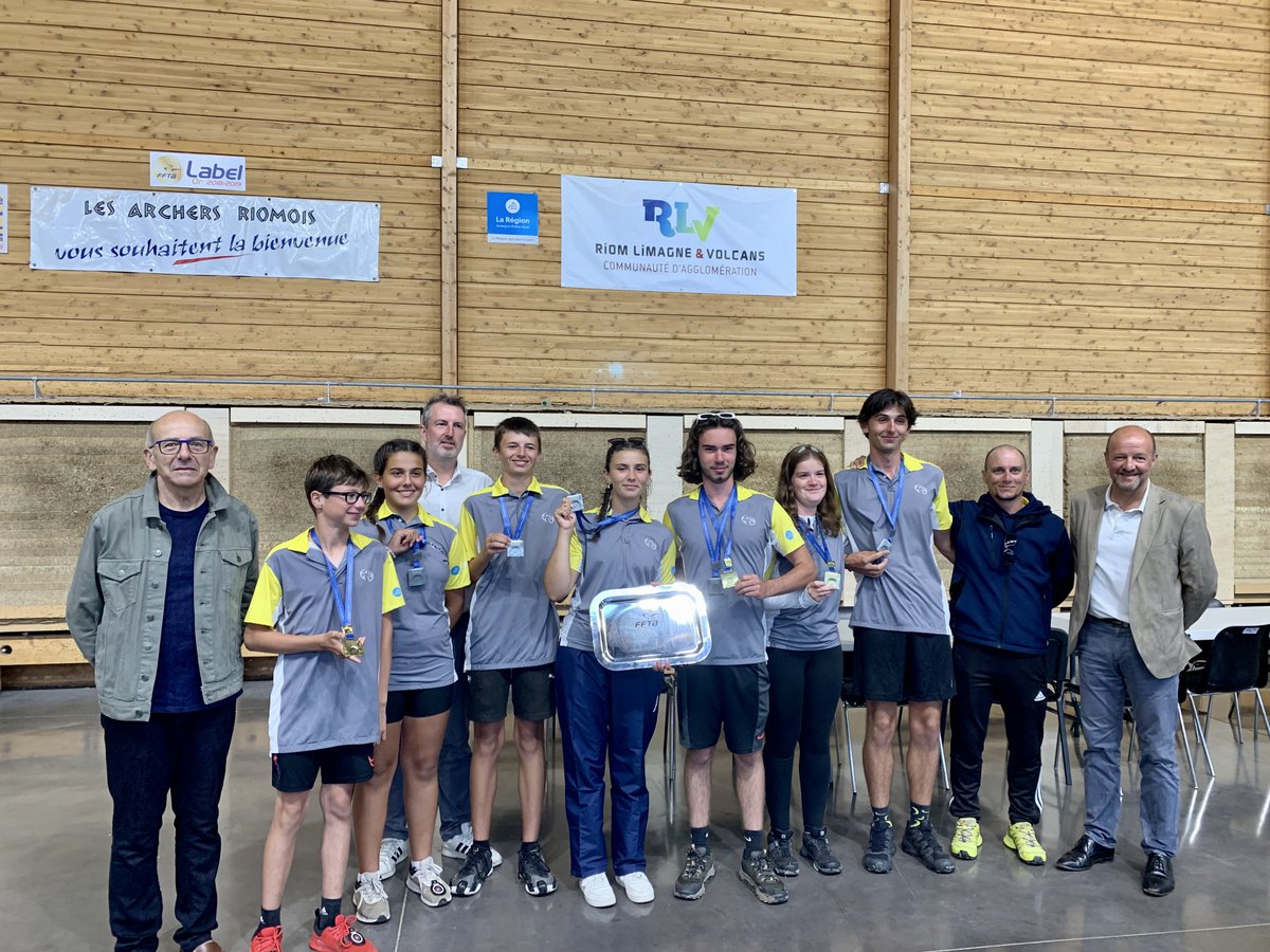Cette semaine, vivez la passion du tir à l'arc au Centre Régional de Tir à l'Arc à Riom ! Plus de 1200 archers, 8 jours de compétition et 4000 visiteurs ! Hier, remise des médailles aux jeunes champions de France.
👏aux 24 médaillés, dont 8 archers du club des archers riomois !