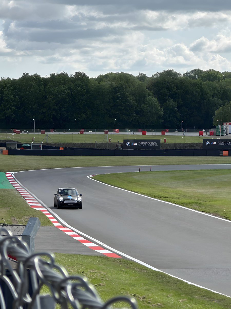 so proud of Josh 👏🏻

for those who don’t know, he’s working towards his racing license with <a href="/LIMITLESSMTRUK/">Limitless Motorsport UK♿</a> 🤍 

a racing team out there to prove no one is limited by their disabilities 👊🏻