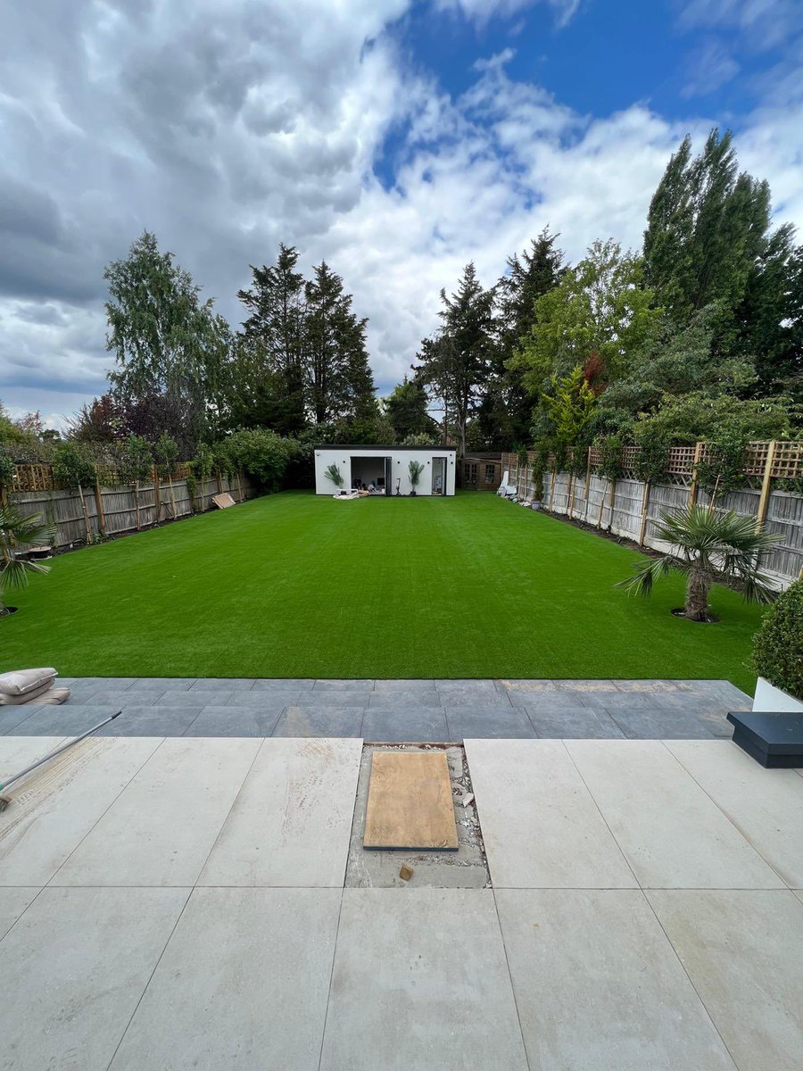 Check out this amazing transformation from our hard working team😍

Call us for your free quote on 0203 5151 321

#grass #grassexperts #green #astro #fakegrass #artificialgrass #fakegrassexperts