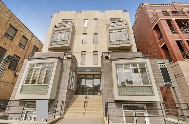JIChicago's tweet photo. PRICE REDUCTION - SPACIOUS 3 BED 2 BATH EAST LAKEVIEW CONDO WITH 2 OUTDOOR SPACES - https://t.co/4HsqQ8EUG4 https://t.co/R1l9ylwK1t