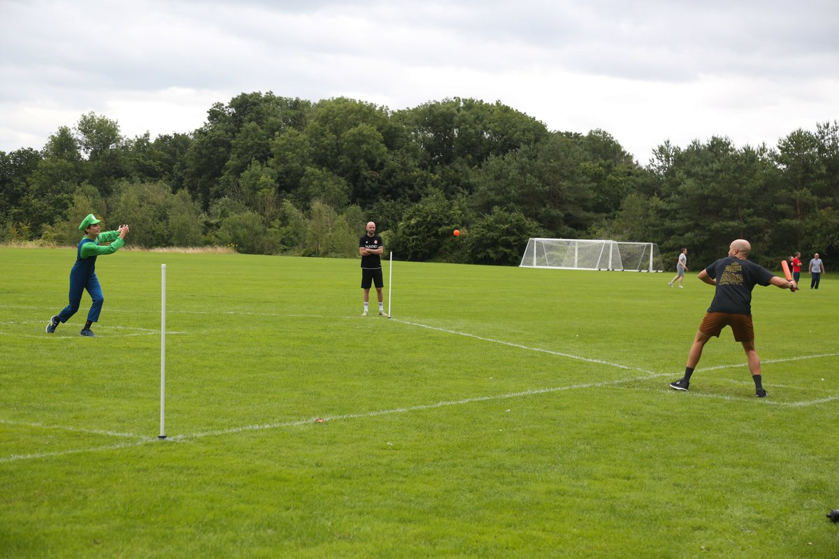 TeamBath's tweet photo. Brilliant afternoon of rounders for @UniofBathStaff today βΎοΈ Great to see so many departments getting involved π
Even a slight drizzle didn't dampen the competitive spirits βοΈ
#Wellbeing #Sport #Rounders #StaffEvent https://t.co/wxtp0ua5DV