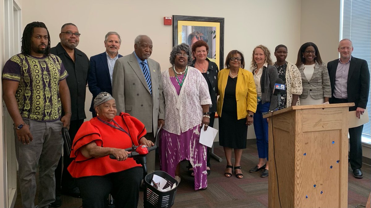 NASW_IN's tweet photo. Advocates gathered in Chicago to celebrate the introduction of a bill that would remove barriers to mental & behavioral health services. Thanks to Rep. Danny Davis and the Coalition of Social Work and Health for their efforts #NASWIL Exec Director Joel Rubin, third from left rear https://t.co/U3kIu07Ygu