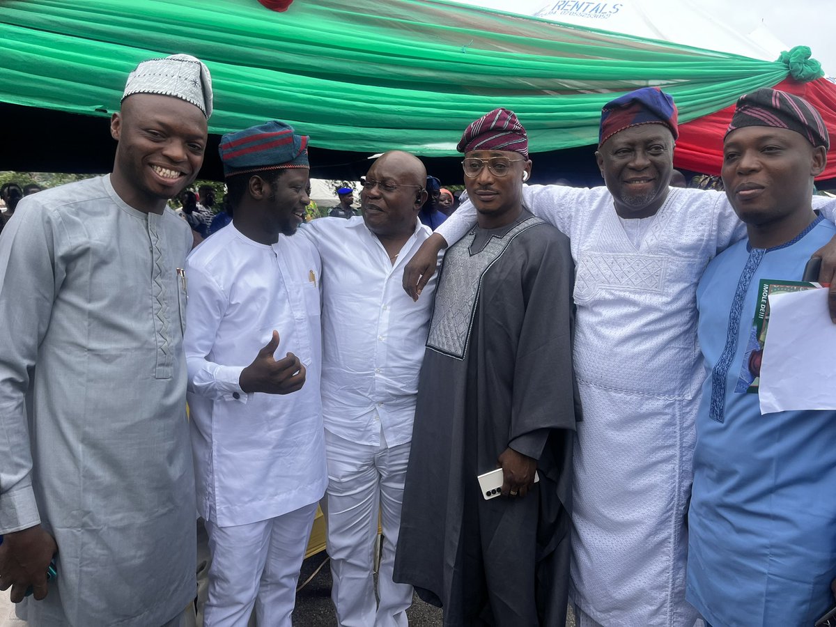 Congratulations to the newly appointed Special Advisers and Board Chairmen/Vice-Chairman in Osun State.
God bless Osun State.