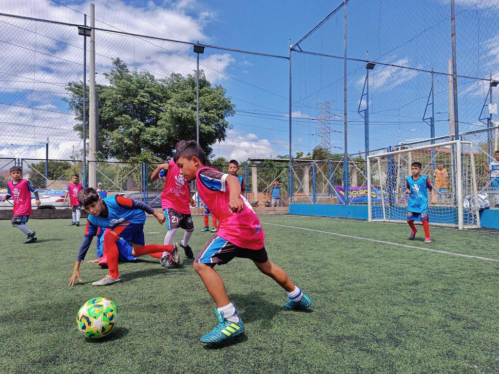 Richardeporte's tweet photo. #Atención | La eliminatoria de la Copa Yogurcito este domingo es en la cancha de Chapinero, solo debe reunir 300 empaques de 200g y podrán participar. https://t.co/oEuwZgceCS