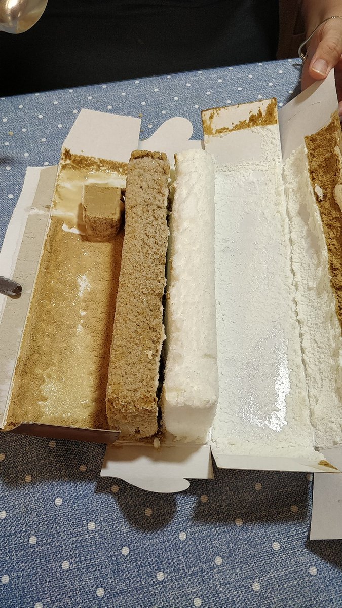 JoseJavierNM's tweet photo. @HeladosCASTY están las barras separadas y con hielo escarchado. El supermercado @SuperalbaSuper asegura no haber roto la cadena de congelado.

Es la segunda vez que sucede... 😓 https://t.co/IUX0TTy4MD