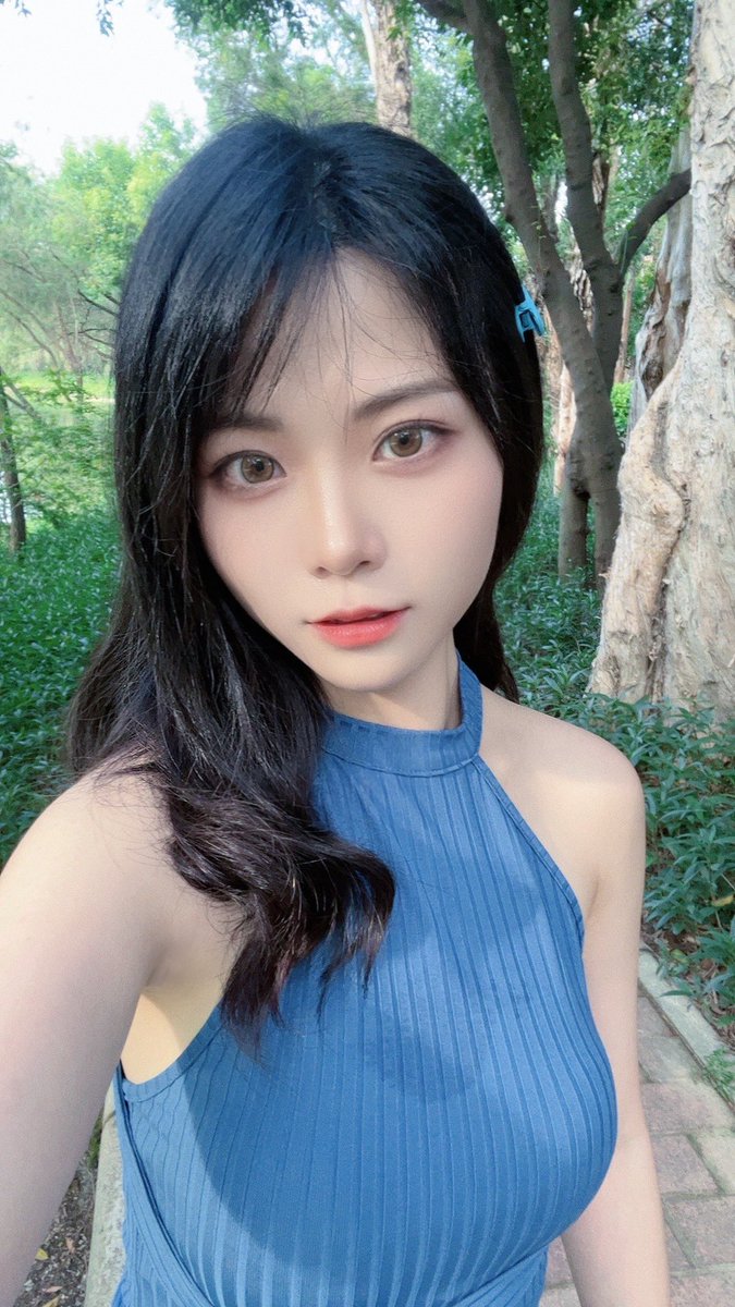 人见人夸，斩男更斩女的“小妈裙”
👗：蓝色妖姬@niyeye2019 @huohuajia https://t.co/tWzUZlkhOA