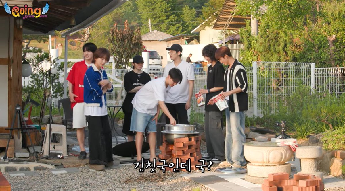 miwon17_'s tweet photo. "Hoshi we trust u"
"Hoshi do whatever u want"
svt: 
                   🧍‍♀️       🧍‍♀️
         🧍‍♀️                           🧍‍♀️
                      hoshi 
    🧍‍♀️          cooking        🧍‍♀️
                   
        🧍‍♀️                            🧍‍♀️
                  🧍‍♀️        🧍‍♀️ https://t.co/csyz2XTrMS
