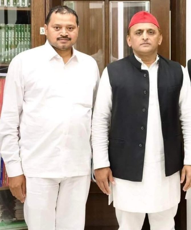 siddharthbastii's tweet image. मा. राष्ट्रीय अध्यक्ष जी आप के भरोसे पे खरा उतरने की पूरी कोशिश करूंगा ।। ईष्वर से प्रार्थना करता हूं मुझे शक्ति दे अपनी पार्टी अपने नेता के द्वारा दिये कार्य को सिद्ध कर सकू।।
मा. @yadavakhilesh जी
नेता जी अमर रहें ।।