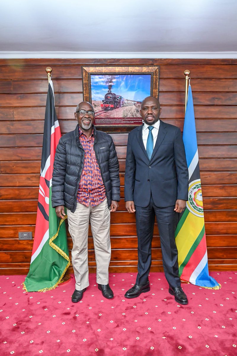 kipmurkomen's tweet photo. This morning I hosted my friend Hon. @HonFranklinBett, who served the Republic of Kenya as the Minister in charge of Roads between 2009 and 2013. I enjoyed his reminiscences of his past experiences in the Ministry. I am grateful that he took the time to call on me and appreciate him for sharing his knowledge and ideas.