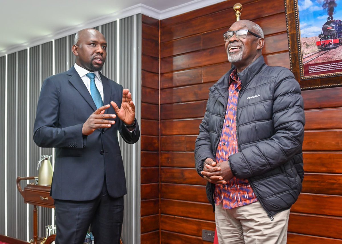 kipmurkomen's tweet photo. This morning I hosted my friend Hon. @HonFranklinBett, who served the Republic of Kenya as the Minister in charge of Roads between 2009 and 2013. I enjoyed his reminiscences of his past experiences in the Ministry. I am grateful that he took the time to call on me and appreciate him for sharing his knowledge and ideas.