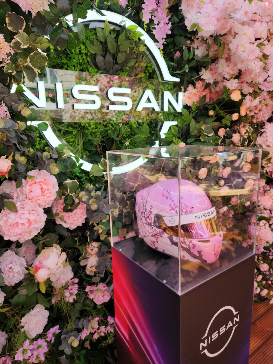 angus_cooke2's tweet photo. @NISMO Formula E know how to activate a space... Beautiful pop-up in Covent Garden in the middle of London for this week's @FIAFormulaE #LondonEPrix #NissanFormulaE @NissanUK #FeelElectric https://t.co/RTnmlX21kF