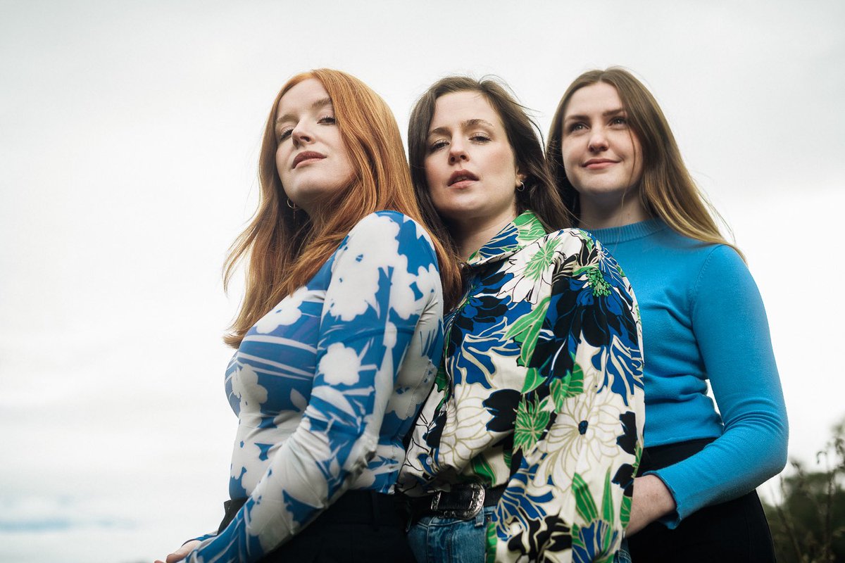 Delighted to be welcoming @SIANceol to Venn Music Management Sian comprises three of today’s most exquisitely gifted young Gaelic singers - Ceitlin Lilidh, Eilidh Cormack and Ellen MacDonald – accompanied by in-demand multi-instrumentalist Innes White.