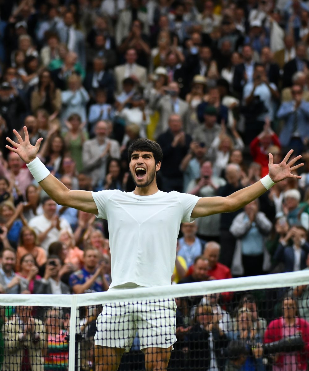 rolandgarros's tweet photo. VAMOS! 🙌🇪🇸

#Wimbledon @carlosalcaraz https://t.co/hKFJukpnGs
