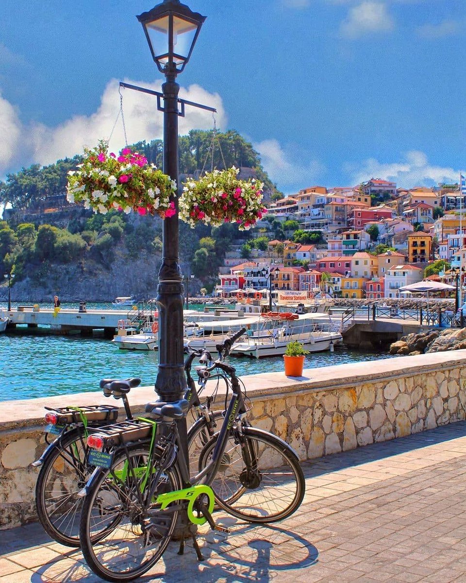 freyaLenard's tweet photo. I need you yours face book account
#ธุรกิจสว #Travel 
Parga, Greece. https://t.co/oxcspX2Nut