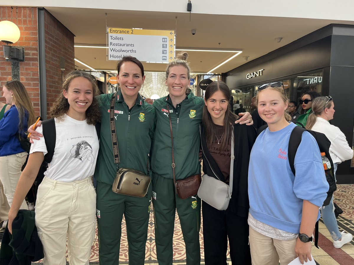 OHS_Sport's tweet photo. Yet another amazing experience on tour; meeting, chatting to & getting autographs from the South African netball team. Feeling very grateful today. #WhatTiming #NetballWorldCup
#SouthAfrica2023🇿🇦
#TeamOHS💙💛 https://t.co/2srQ8etsnf