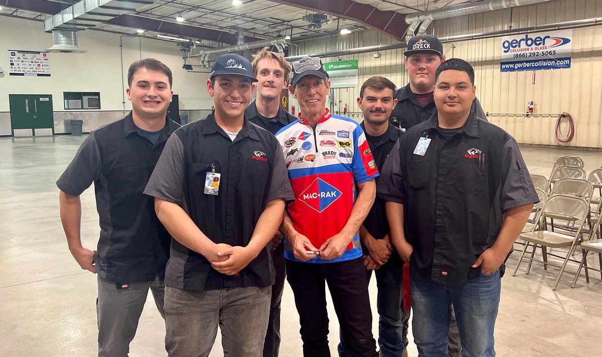 Congratulations to our WyoTech BAT-man scholarship winners, Jillian Proell & Brody Storms! They received $3k in Snap-on Tools, plus a $1k bonus from PEAK Auto to jumpstart their careers as techs. Steve spoke to 200+ students about marketing their brand after the diploma. @NHRA