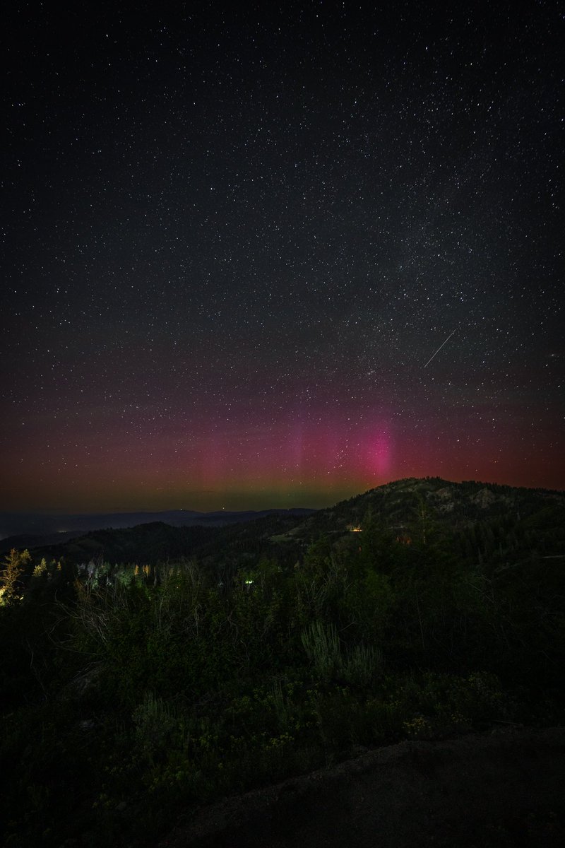 TourGuide_Nancy's tweet photo. Northern lights in Boise last night https://t.co/ZhLV0iP4uN