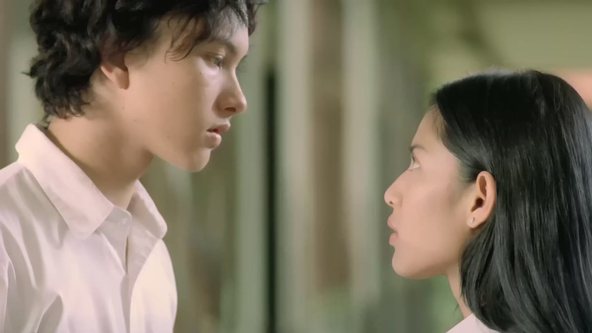 winterbbeens's tweet image. of the films that i watched recently, the one that stuck with me was this Indonesian film called WHAT&apos;S UP WITH CINTA? [2002]. it&apos;s teen romance, coming-of-age, and was also political in the way that fits the characters&apos; age and time.