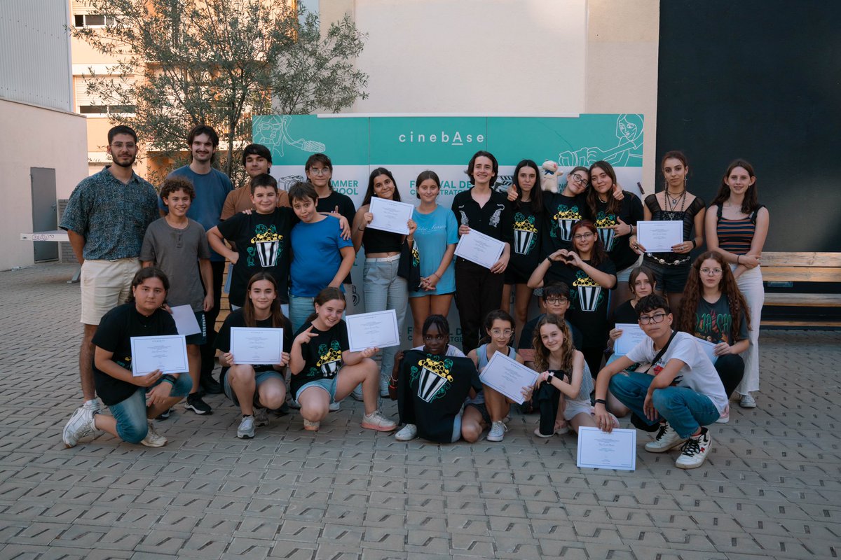 Cine_Base's tweet photo. #Cinebase | ✨ L’alumnat del curs #Beginner i #Intermediate ja han visionat i presentat els seus #curtmetratges. Enhorabona a tots i totes pels resultats! https://t.co/nPmRSDqVW2