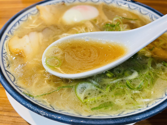RESCORT_you's tweet photo. 博多ラーメンの王道！創業から変わらぬ味で愛され続ける麺処 
https://t.co/4etv4r0mne #tabelog https://t.co/8NVqgQFEjP