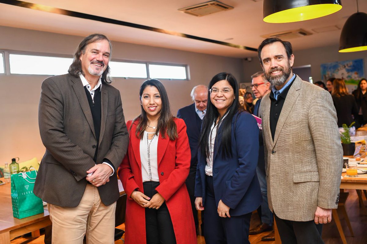 negociosUDD's tweet photo. 🟢Esta semana presentamos el GEM, Reporte Nacional Chile 2022. 

Participó el vicepresidente ejecutivo de @Corfo, @JMBenavente  y la directora académica del #GEMChile, @Dr_MGuerrero, quien presentó los principales resultados.

Revisa el informe ⬇
https://t.co/2wc4OeTNZG https://t.co/wHZeUCli8f