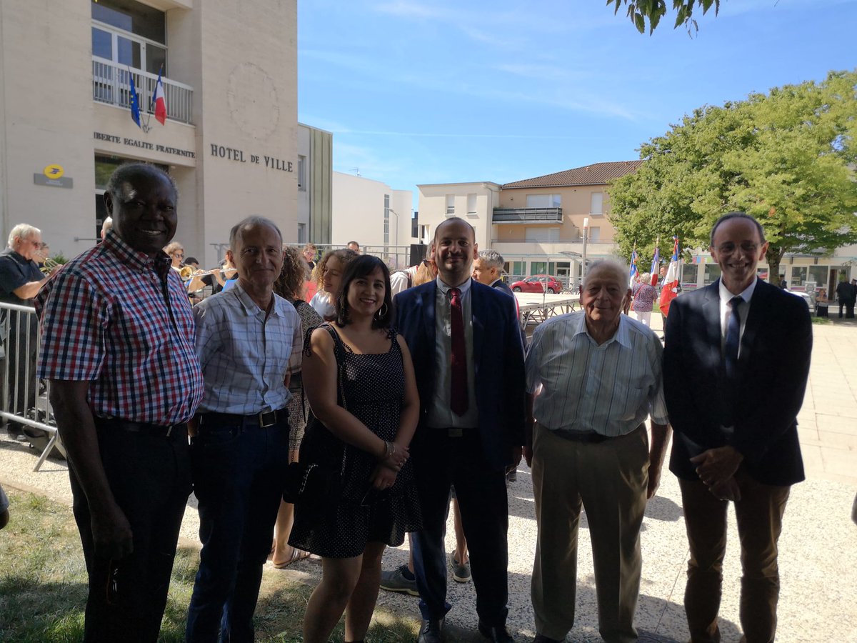 ludovicdevergne's tweet photo. 🔴 Nous étions présents ce matin pour la cérémonie républicaine du 14 juillet à #Buxerolles, jour de notre fête nationale.
Un grand merci à Orchestre d'Harmonie de Buxerolles , aux porte-drapeaux et aux habitants.
🇨🇵🇨🇵 Vive la republique et vive la France. 🇨🇵🇨🇵 https://t.co/n84U4pCBcl