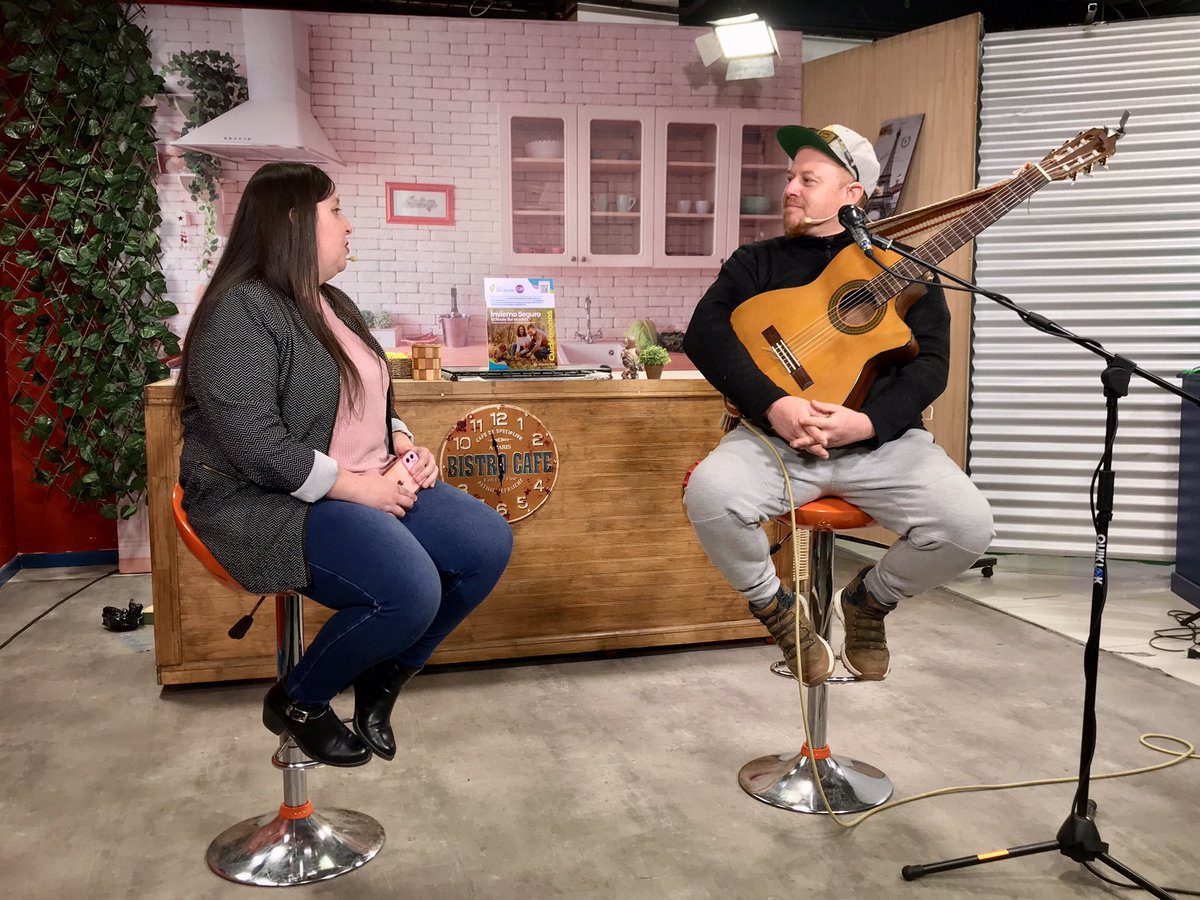 canal30oficial's tweet image. 🎸🎤 #Coloro, el multifacético músico chileno hace poco estrenó su nuevo sencillo “Todo quiero hacerlo contigo”. Hoy de forma presencial nos visitó en nuestro matinal #MásPositivo para conversar sobre su trayectoria y proyectos futuros.

🎧 Single:
👉 n9.cl/lz50j