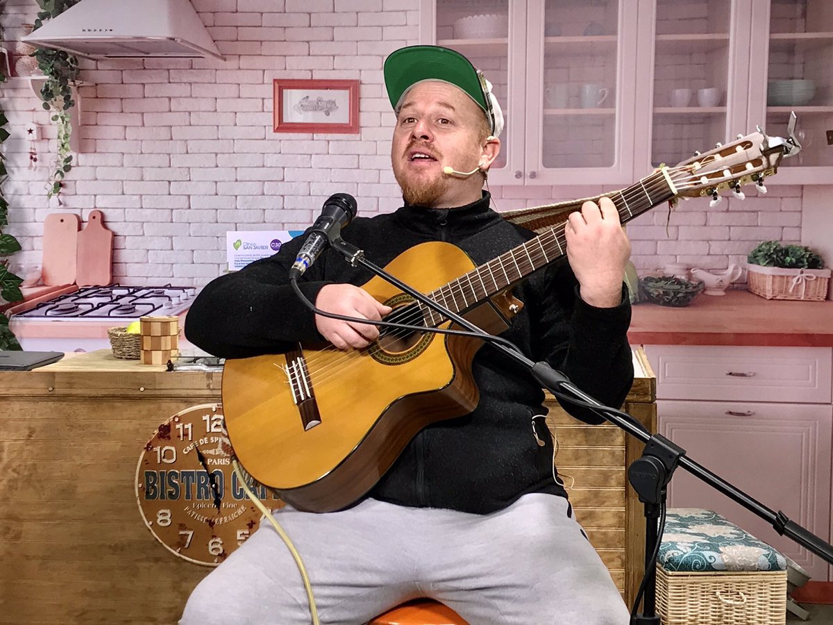 canal30oficial's tweet image. 🎸🎤 #Coloro, el multifacético músico chileno hace poco estrenó su nuevo sencillo “Todo quiero hacerlo contigo”. Hoy de forma presencial nos visitó en nuestro matinal #MásPositivo para conversar sobre su trayectoria y proyectos futuros.

🎧 Single:
👉 n9.cl/lz50j