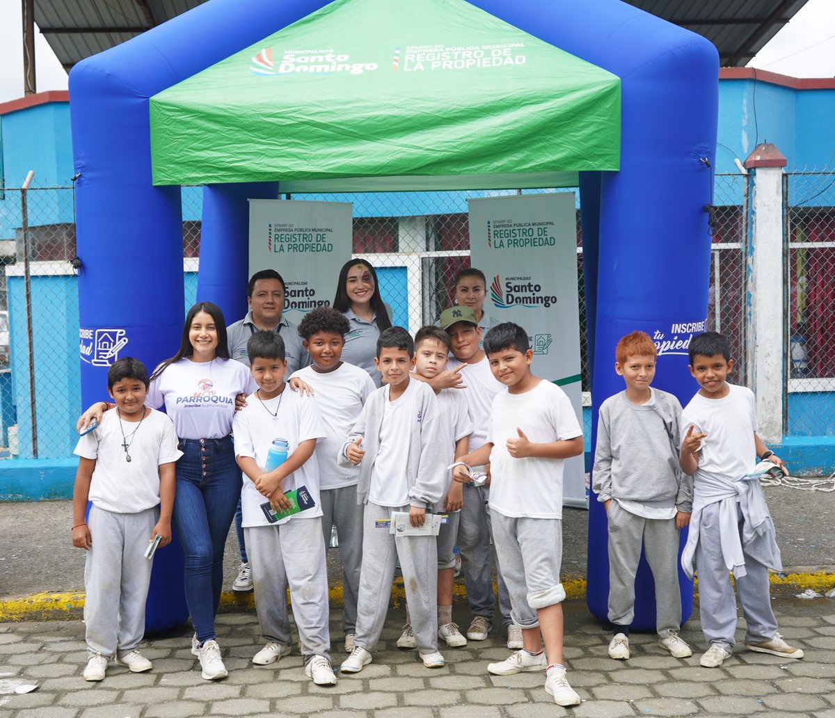 RPropiedadSD's tweet photo. 📷#RegistroEnTerritorio | El Registro de la Propiedad participó con un stand informativo en la Feria de Seguridad, que organizó la Policía Nacional, en la parroquia El Esfuerzo.

#RegistroDeLaPropiedadSD
#WilsonErazoAlcalde https://t.co/CkwggzRR1Y