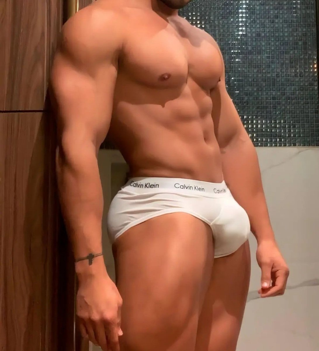SirokoB's tweet photo. Lako je biti hrabar kad nemas  sta da izgubis..
#stallion #punegace  #bigdickenergy #handsome #DudesWeekend #dude #nudedude #Nakedshorts #dick #dobardan #jebac #kuronja #mudonja https://t.co/q7YS82cZpY