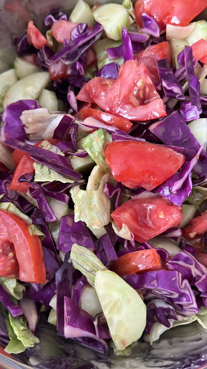 CookingUncleB's tweet photo. Felt Starving, So I made a Salad with red cabbage, iceberg lettuce, tomatoes and cucumbers with Asian Dressing! #HealthyEating #SaladFam #yummy https://t.co/X3fkPLpUOE