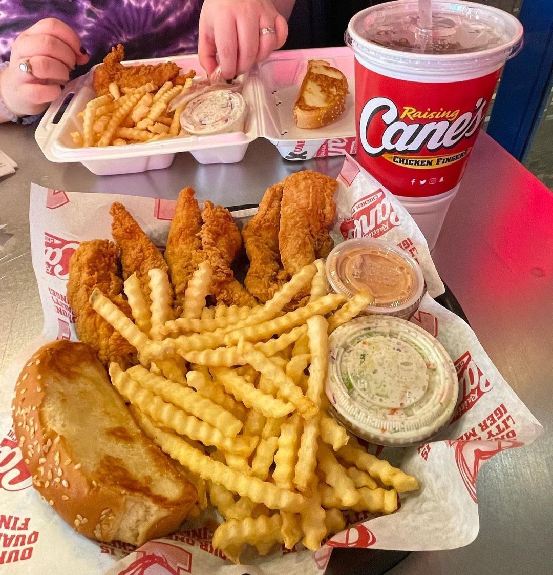 raisingcanes's tweet photo. This could be us. Wanna go to lunch?

📸: amy_is_hungry (IG) https://t.co/GKi1EAdCU6
