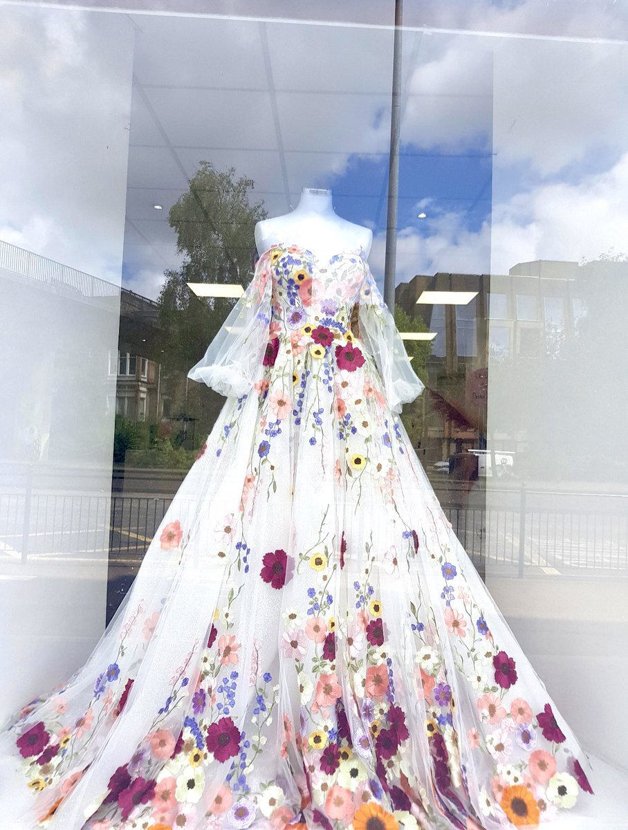 I wanna get married in this. Who’s with me?