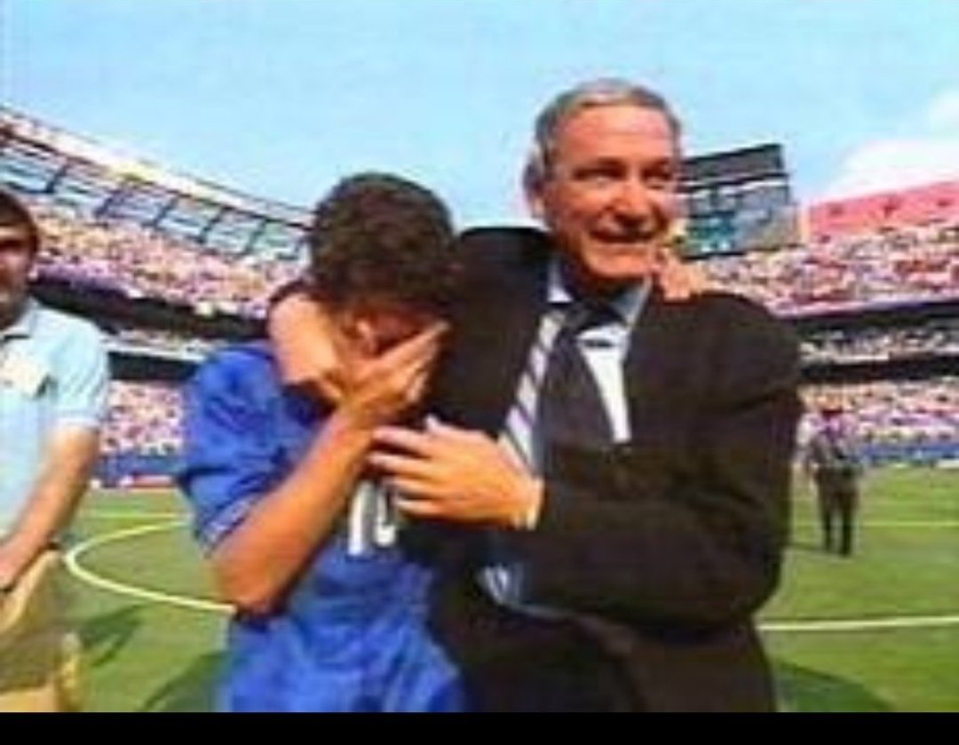 el_tails's tweet photo. @TavernFootball Roberto Baggio crying on Gigi Riva's shoulders after WC semifinal vs Bulgaria  (2-1). https://t.co/fsn4nWjLis