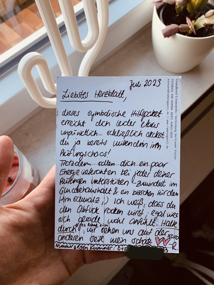 SenselesSteff's tweet photo. Ich hab grad ein Examens durchhaltepaket zugestellt bekommen!! ❤️ 
Fuuuuuck wie süß ist das denn!! https://t.co/f0bQyZisBF