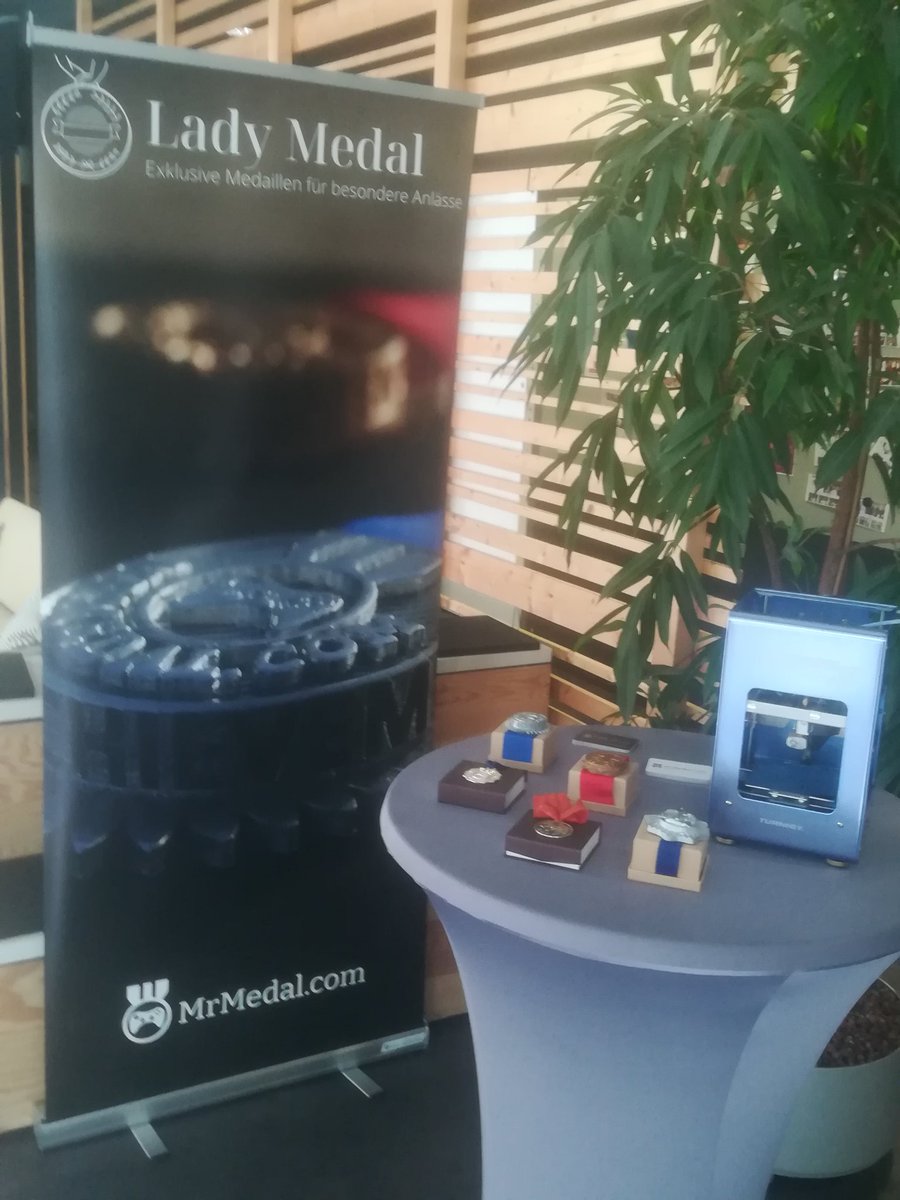 Unsere Hausmarken Mister und Lady Medal präsentieren sich heute in der Nacht der Innovationen #Mafinex #Mannheim #nextmannheim danke <a href="/NEXT_Mannheim/">NEXT Mannheim</a> für die coole Location + Catering